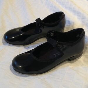 Capezio Black Kids dance shoe size 10 1/2.